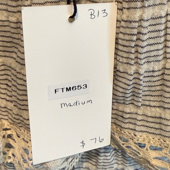 *NEW WITH TAGS* THML Size M Off-the-Shoulder BoHo Lace-Trimmed Mini Dress - Picture 5 of 10